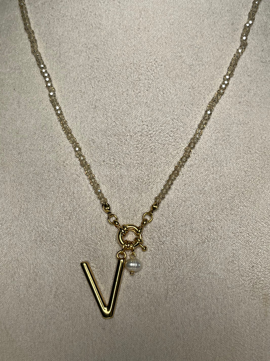 Colar Letra V