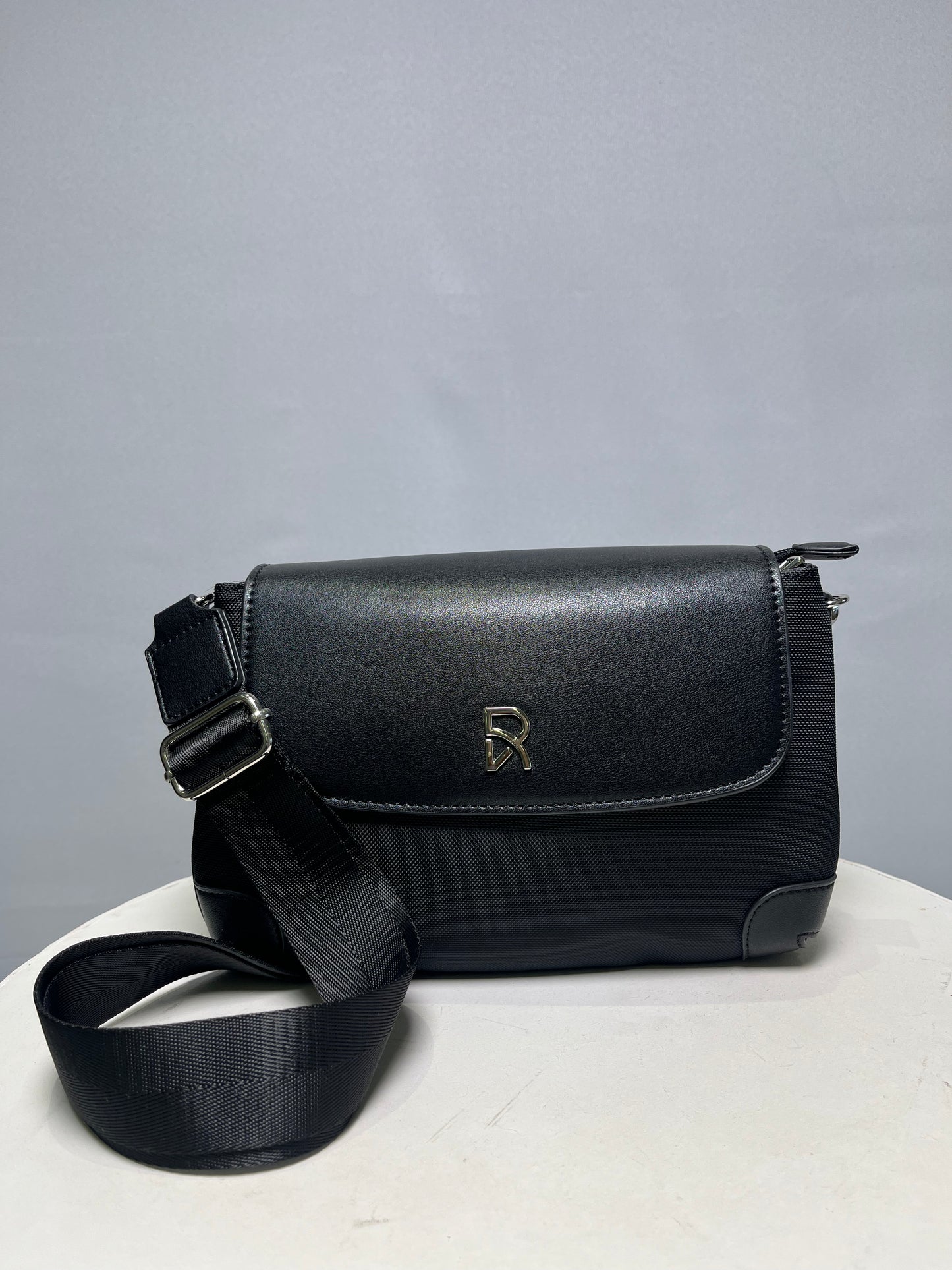 Bolsa com duas repartições, alça