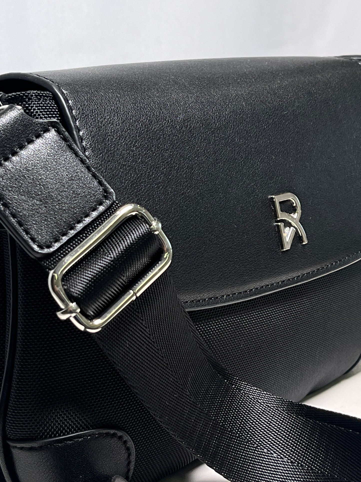 Bolsa com duas repartições, alça