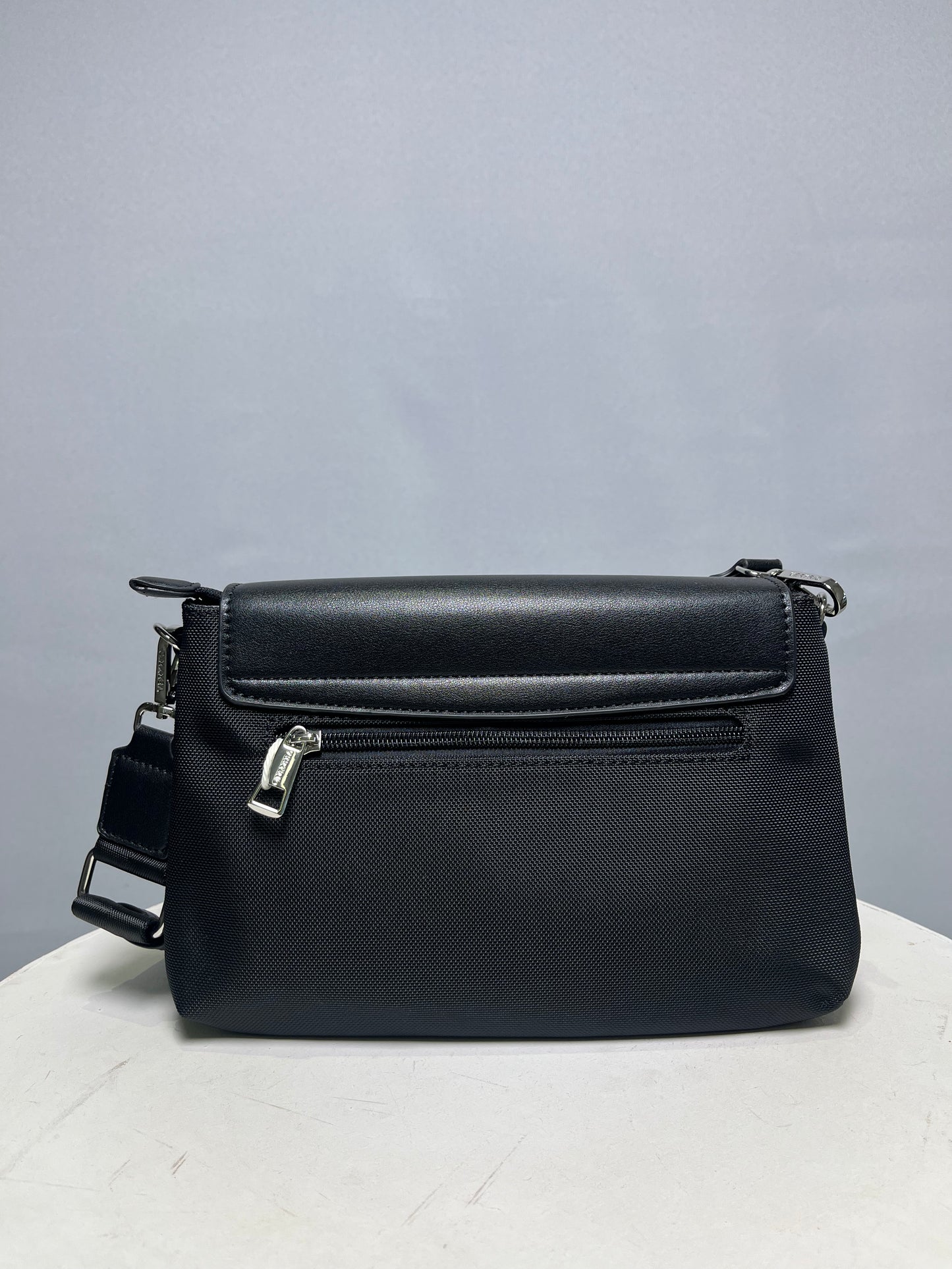 Bolsa com duas repartições, alça