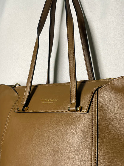 Bolsa detalhe dourado