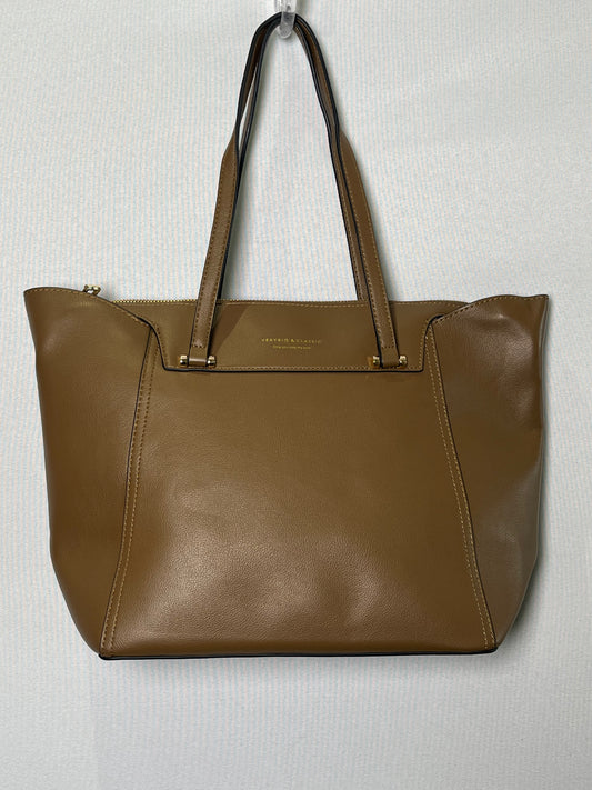 Bolsa detalhe dourado