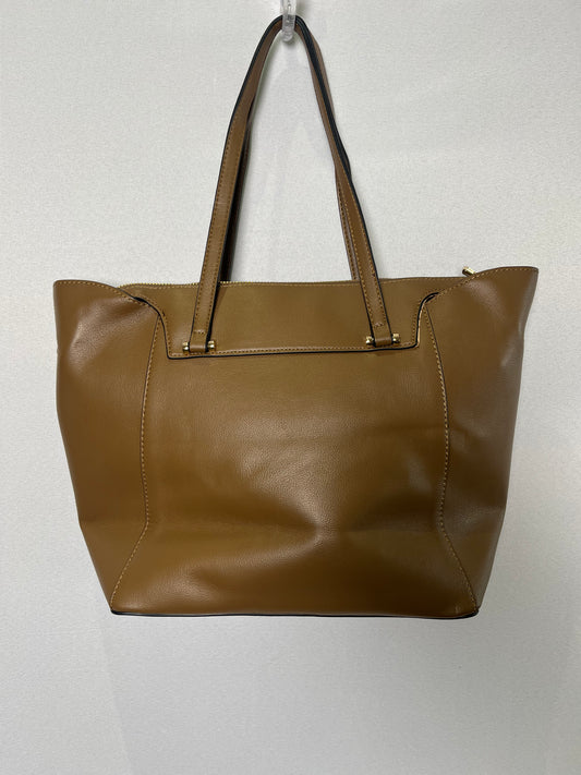 Bolsa detalhe dourado