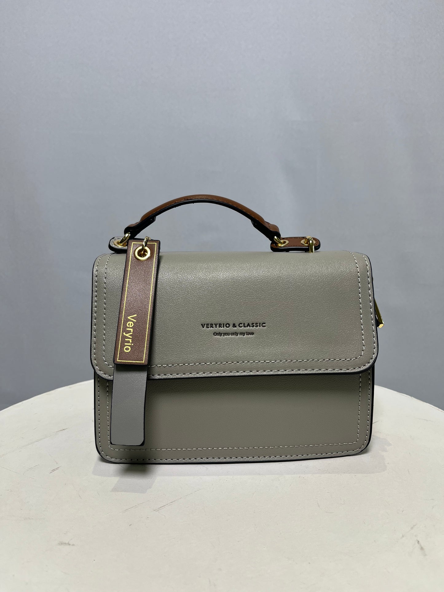 Bolsa duas alças pequena com detalhes dourados