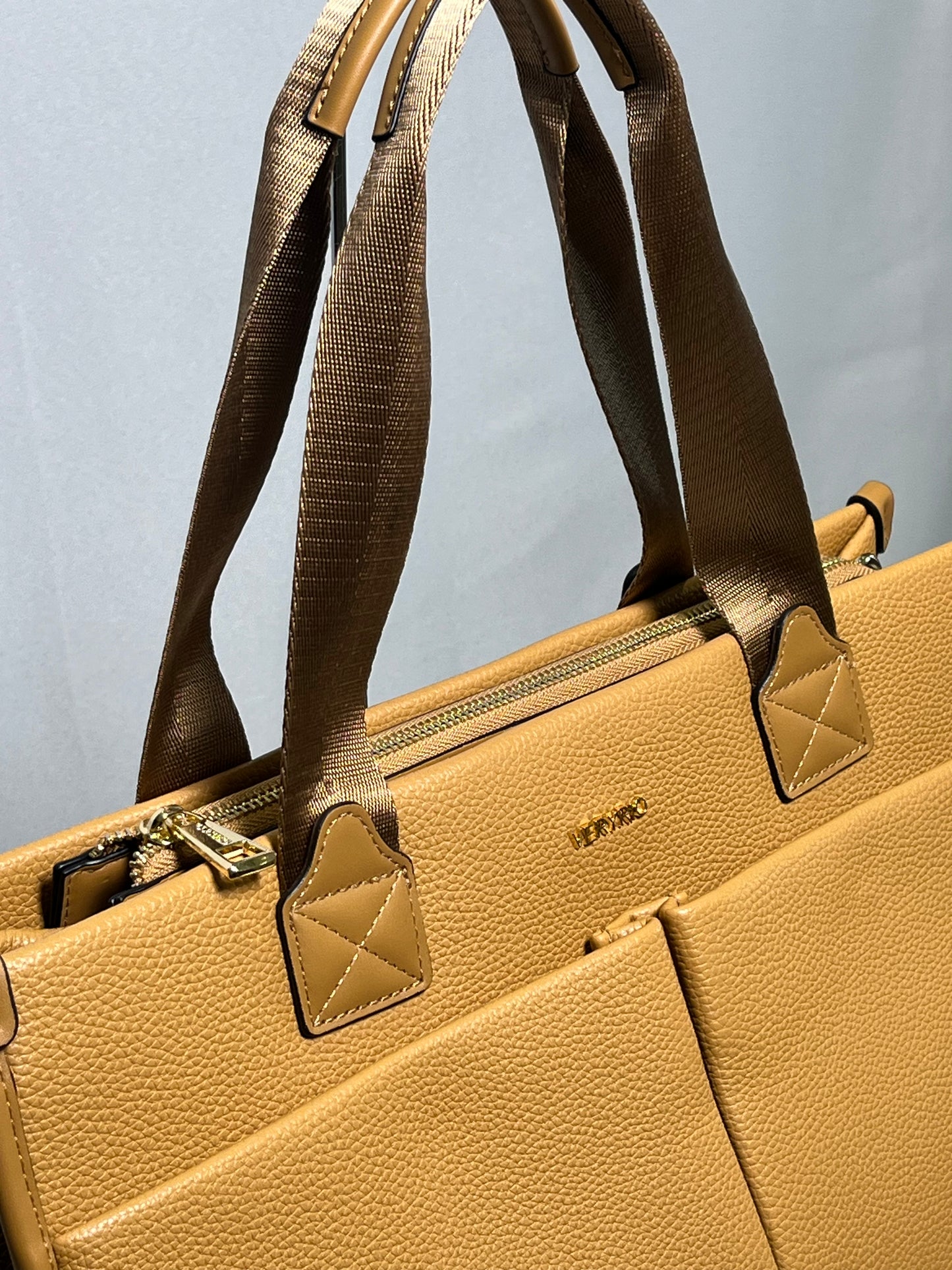 Bolsa com dois bolsos na frente
