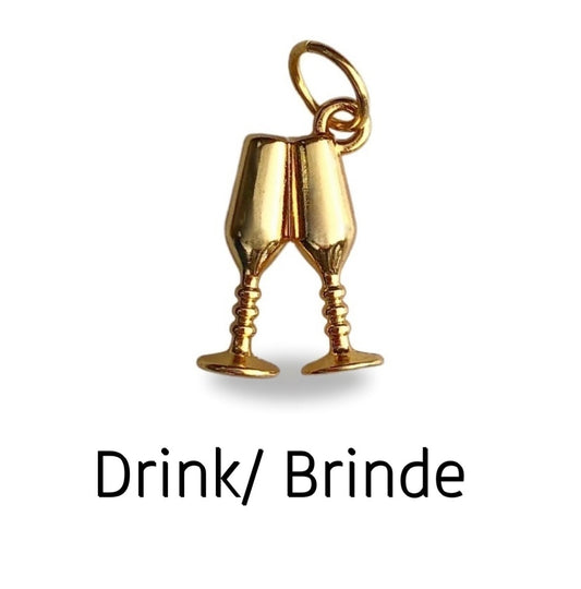 Berloque taça dourada